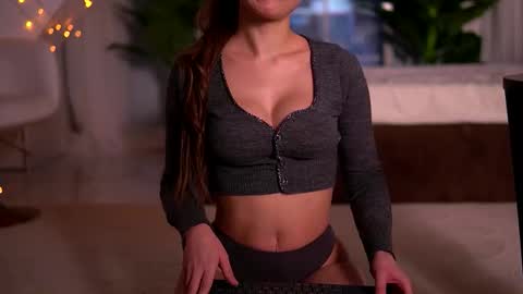 kaylabray online show from February 15, 5:15 am