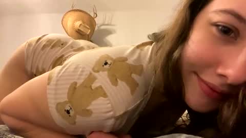 Snapshot of kaylaluvv07 chatting on February 9, 2:04 am kaylaluvv07 online show from February 9, 2:04 am