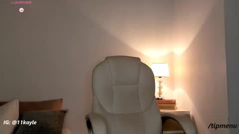 INSTAGRAM AND TW 11kayle online show from October 8, 1:25 am