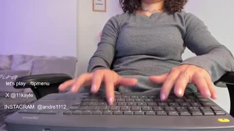 INSTAGRAM AND TW 11kayle online show from March 30, 11:39 pm