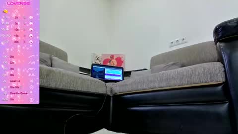 Snapshot of kaylee_ee chatting on December 18, 6:53 am kaylee_ee online show from December 18, 6:53 am