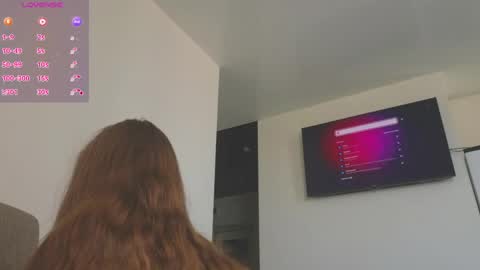 Snapshot of kaylee_ee chatting on June 3, 9:23 am kaylee_ee online show from June 3, 9:23 am