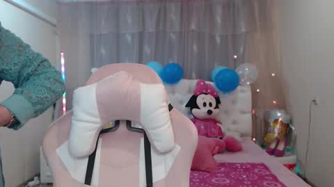 kaylesmoll online show from September 19, 6:30 pm