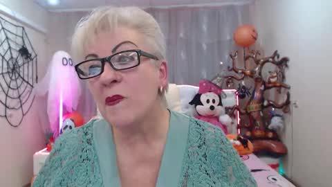 kaylesmoll online show from October 22, 6:29 pm