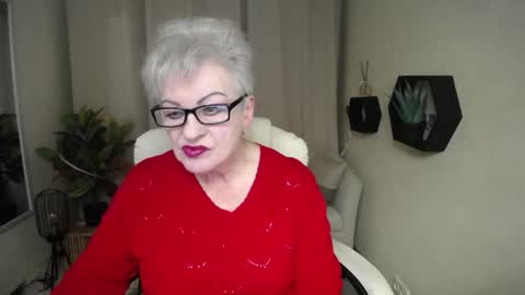 kaylesmoll online show from February 3, 7:52 pm