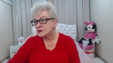 Snapshot of kaylesmoll chatting on February 16, 7:32 pm kaylesmoll online show from February 16, 7:32 pm