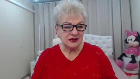 Snapshot of kaylesmoll chatting on February 18, 7:43 pm kaylesmoll online show from February 18, 7:43 pm