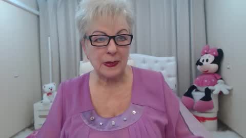 Snapshot of kaylesmoll chatting on March 3, 7:53 pm kaylesmoll online show from March 3, 7:53 pm