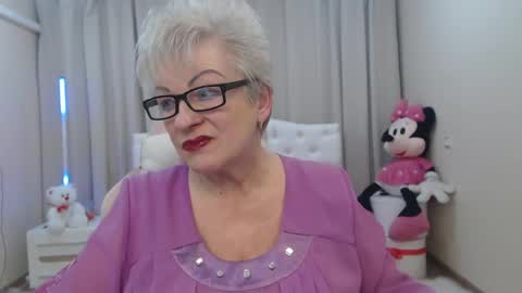 Snapshot of kaylesmoll chatting on March 17, 8:01 pm kaylesmoll online show from March 17, 8:01 pm