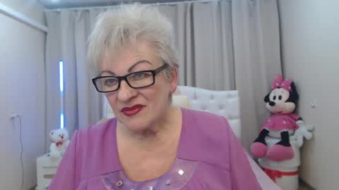 Snapshot of kaylesmoll chatting on March 20, 8:35 pm kaylesmoll online show from March 20, 8:35 pm