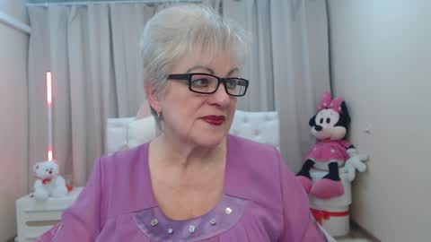 Snapshot of kaylesmoll chatting on March 21, 7:39 pm kaylesmoll online show from March 21, 7:39 pm