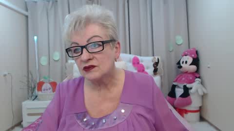 Snapshot of kaylesmoll chatting on April 3, 6:50 pm kaylesmoll online show from April 3, 6:50 pm
