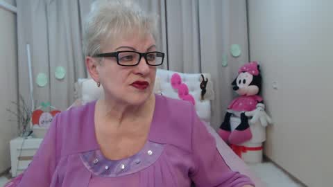 Snapshot of kaylesmoll chatting on April 4, 6:38 pm kaylesmoll online show from April 4, 6:38 pm