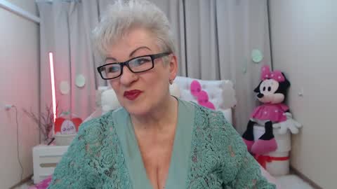 Snapshot of kaylesmoll chatting on April 10, 7:07 pm kaylesmoll online show from April 10, 7:07 pm