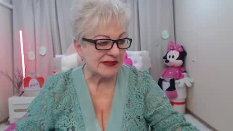 Snapshot of kaylesmoll chatting on April 11, 6:56 pm kaylesmoll online show from April 11, 6:56 pm