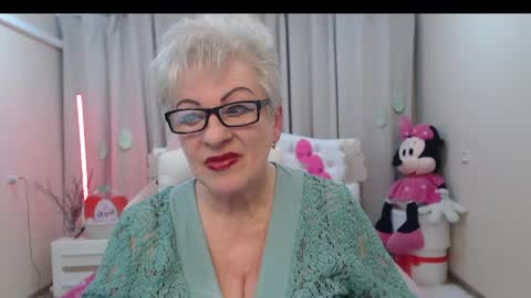 Snapshot of kaylesmoll chatting on April 14, 7:09 pm kaylesmoll online show from April 14, 7:09 pm
