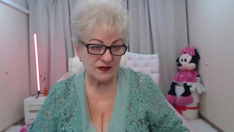 Snapshot of kaylesmoll chatting on May 1, 6:34 pm kaylesmoll online show from May 1, 6:34 pm