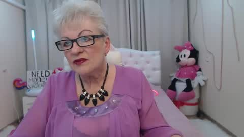Snapshot of kaylesmoll chatting on May 26, 6:48 pm kaylesmoll online show from May 26, 6:48 pm