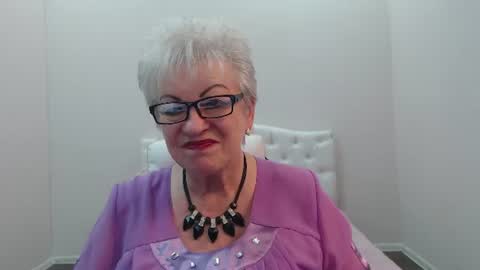 Snapshot of kaylesmoll chatting on July 19, 7:17 pm kaylesmoll online show from July 19, 7:17 pm
