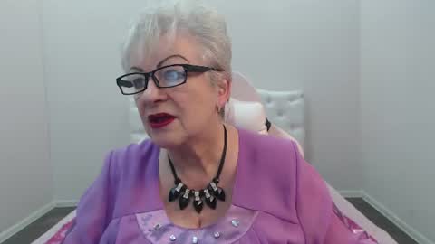 Snapshot of kaylesmoll chatting on July 20, 6:32 pm kaylesmoll online show from July 20, 6:32 pm