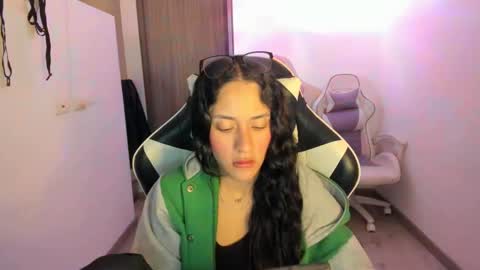 kaylie online show from November 13, 2:43 am