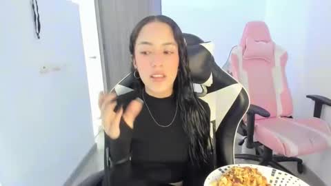 kaylie online show from November 28, 5:37 pm