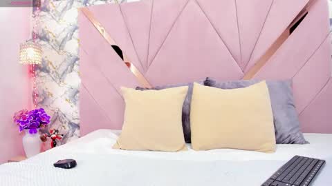 Snapshot of kaylin_jann chatting on February 5, 5:39 pm Kaylin Jann online show from February 5, 5:39 pm