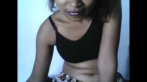Snapshot of kayrah69 chatting on May 21, 9:49 am kayrah69 online show from May 21, 9:49 am