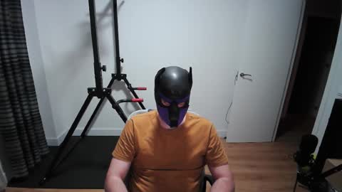 Snapshot of kaywolf89 chatting on November 4, 7:13 pm Neon online show from November 4, 7:13 pm