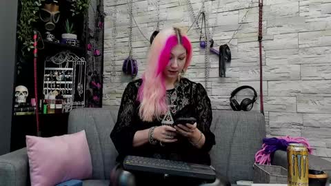 Snapshot of kaziaswart chatting on December 13, 2:32 am Miss Kazia online show from December 13, 2:32 am