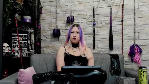 Miss Kazia online show from December 3, 1:02 am