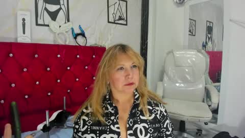 KAZSANDRAH online show from June 6, 5:23 am