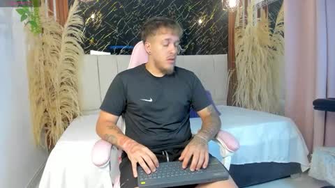 Snapshot of keane_lee_ chatting on March 21, 12:10 pm Keane online show from March 21, 12:10 pm