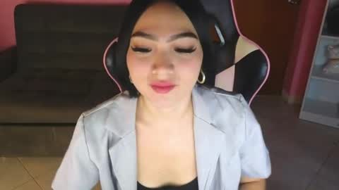 Snapshot of keeiity_moon chatting on April 21, 1:28 pm keeiity_moon online show from April 21, 1:28 pm