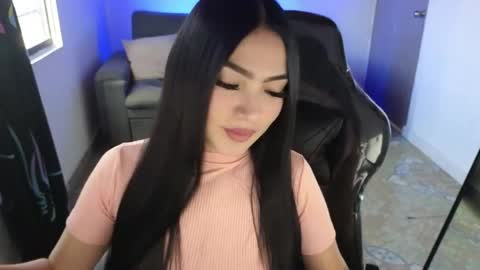 Snapshot of keeiity_moon chatting on April 28, 8:14 pm keeiity_moon online show from April 28, 8:14 pm