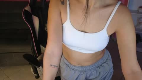 Snapshot of keeiity_moon chatting on May 12, 2:03 pm keeiity_moon online show from May 12, 2:03 pm