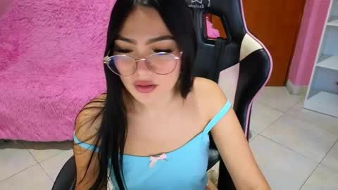 Snapshot of keeiity_moon chatting on May 15, 5:31 pm keeiity_moon online show from May 15, 5:31 pm