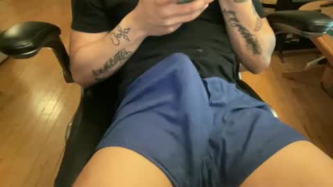 Keesey23 online show from May 18, 4:07 am