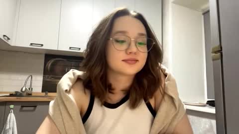 Snapshot of keeshatenn chatting on February 18, 10:33 am Velma online show from February 18, 10:33 am