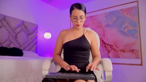 Snapshot of keily_florez chatting on October 30, 11:44 am Keily online show from October 30, 11:44 am