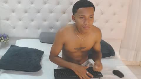keiner_vasquez online show from September 12, 12:11 am