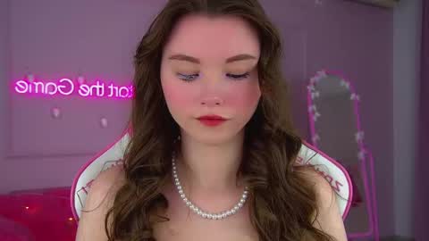 Keira online show from December 22, 6:05 pm