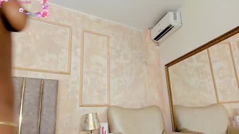 keirahartz online show from February 26, 10:04 am