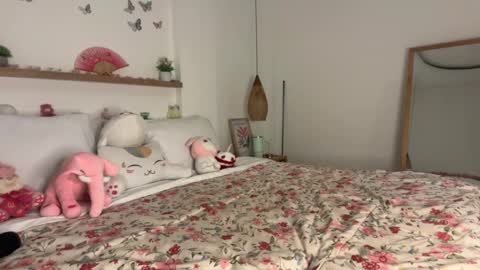 Snapshot of keirasworld chatting on December 3, 12:18 am keira online show from December 3, 12:18 am