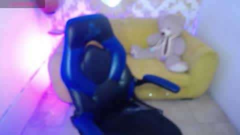 Snapshot of keiry_m chatting on October 17, 2:37 am Keiry online show from October 17, 2:37 am
