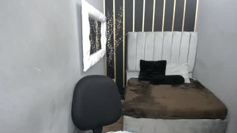 Snapshot of keizy_conte chatting on December 12, 12:12 pm K E I Z Y online show from December 12, 12:12 pm