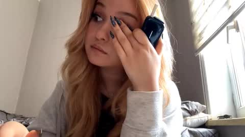 Snapshot of kelleecoulon chatting on February 3, 10:20 am Sarah online show from February 3, 10:20 am