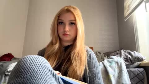 Snapshot of kelleecoulon chatting on February 7, 8:40 am Sarah online show from February 7, 8:40 am