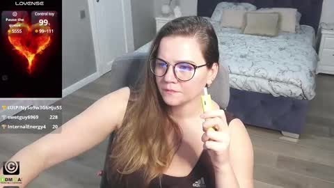 kellielowie online show from February 18, 2:49 pm