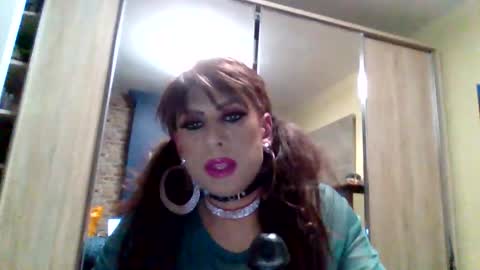 kellpvc1 online show from May 18, 4:57 pm
